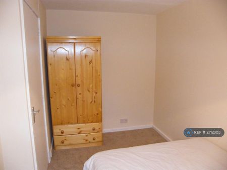 1 bedroom in a house share to rent - Photo 3