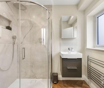 4 bedroom end of terrace house to rent - Photo 4