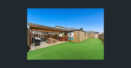 Stylish Family Living in Prime Clyde North Location! - Photo 4