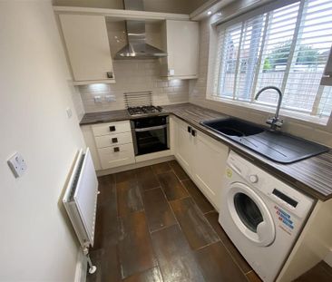 2 bedroom semi-detached house to rent - Photo 6
