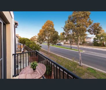 THREE BEDROOM TOWNHOUSE - Photo 5