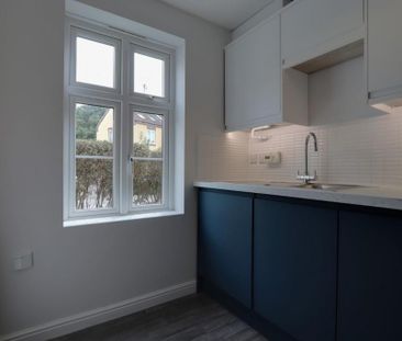 2 bedroom semi-detached house to rent - Photo 5