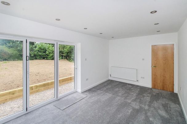 3 bedroom detached bungalow to rent - Photo 1