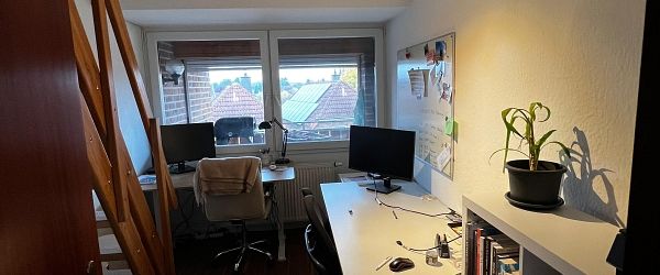 Gepflegte Dachgeschosswohnung mit guter Verkehrsanbindung - Photo 1