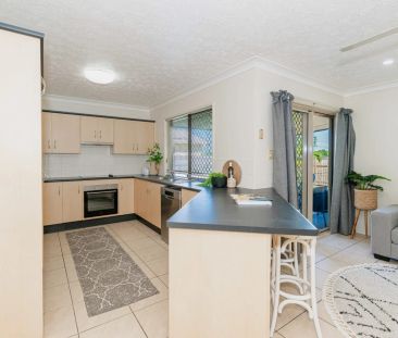 Spacious 4-Bedroom Home in Prime Greenview Estate - Photo 6
