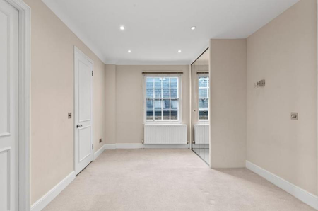 4 bedroom mews to rent - Photo 3