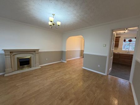 4 bedroom detached house to rent - Photo 4