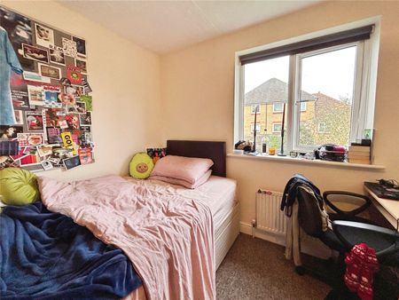 Nightingale Shott, Egham, Surrey, TW20 9SU - Photo 5