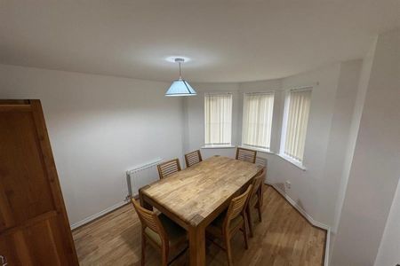 4 Bedroom Detached To Let - Photo 2