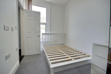 Sandringham Apartments, Osborne Road, Southsea - Photo 3