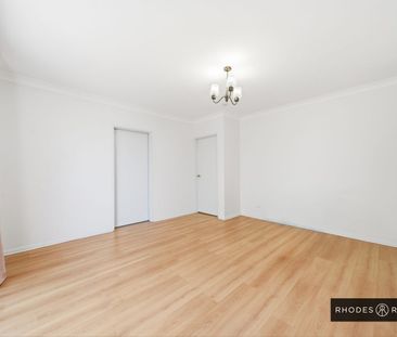 Bright and airy top floor apartment | Refreshed interiors | Super c... - Photo 4