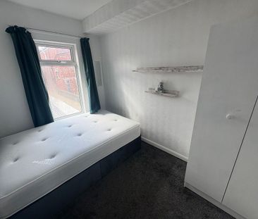 132 Donnybrook Street, Belfast BT9 7DG - Photo 2