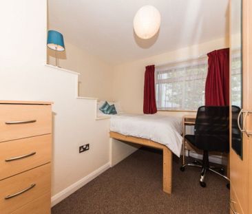 £722 p/w (£3,129 pcm) - Photo 3