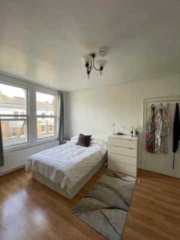 3 bedroom flat to rent - Photo 3