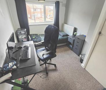 3 bedroom terraced house to rent - Photo 3