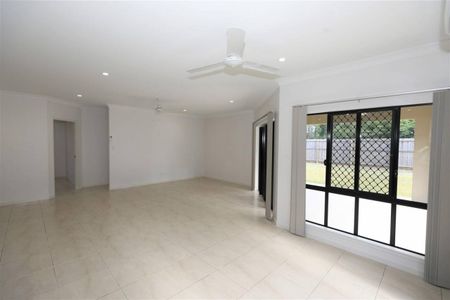 Quality Air Conditioned Modern Home near Mountains - Photo 3