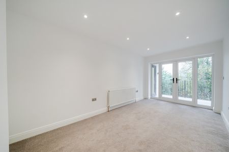 1 Bed Flat, West Hill, CR2 - Photo 5