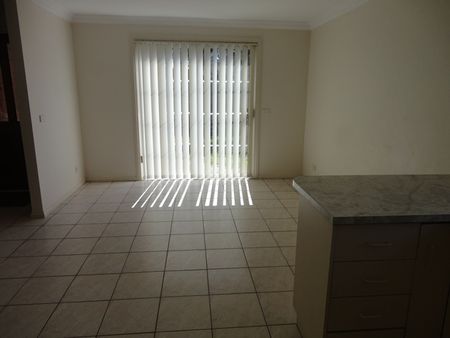 Ideally situated 3 bedroom Townhouse! Walk to Pascoe Vale Railway Station - Photo 2