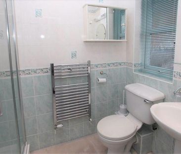 4 bedroom detached house to rent - Photo 2