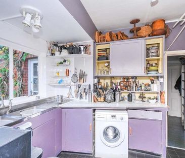 1 bedroom in a house share to rent - Photo 3