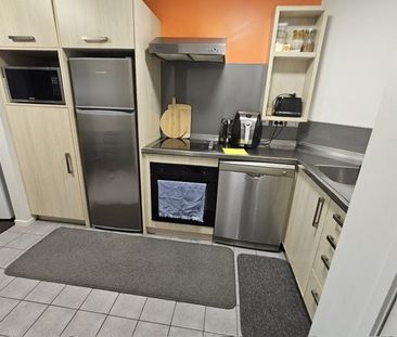 Big 2 BR Eden Terrace Apartment - Photo 3