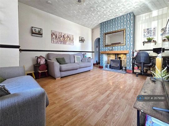 3 bedroom end of terrace house to rent - Photo 1