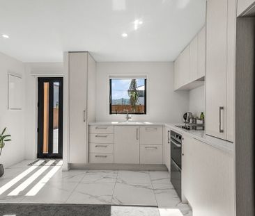 Plug In & Relax – Contemporary 2-Bedroom Townhouse - Photo 6