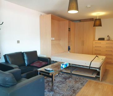 Studio to rent - Photo 1