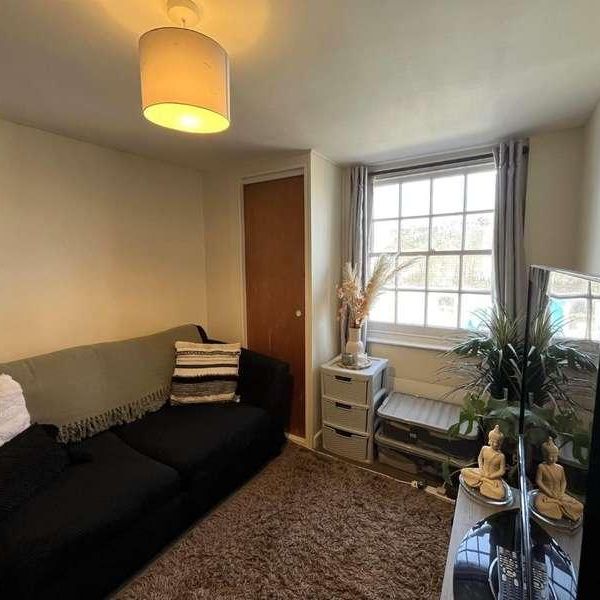 Higher Market Street, Penryn, TR10 - Photo 1