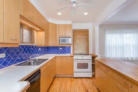 For Lease - 26 Forty First Street, Toronto, Ontario - Photo 4