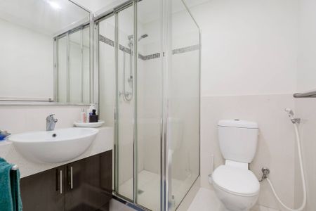 Peaceful Rear Villa Living - Photo 2