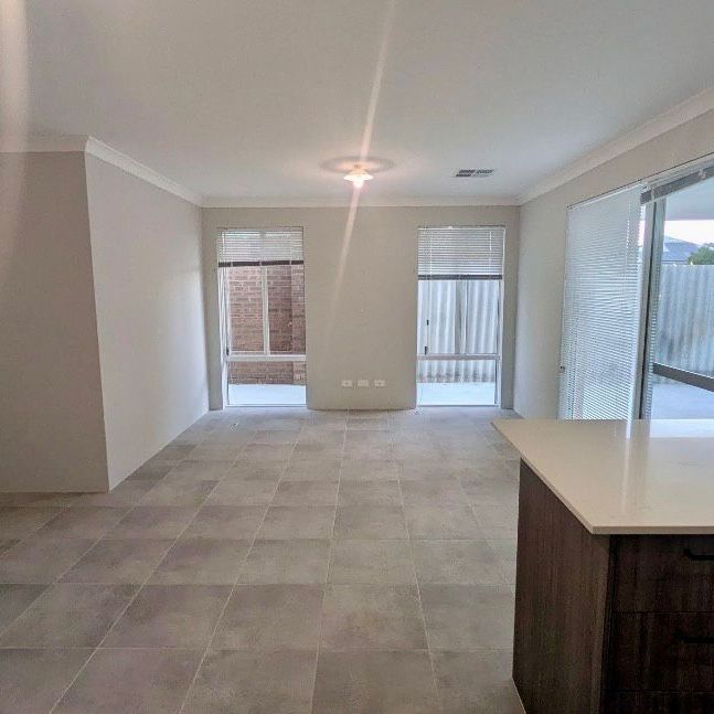 BRAND-NEW & COSY PROPERTY with EASY ACCESS to all AMENITIES! Rossmoyne School Zone! - Photo 1