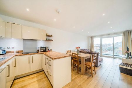 2 bedroom flat to rent - Photo 2