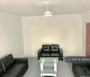 1 bedroom in a house share to rent - Photo 2