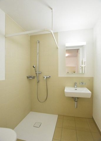 Your new home: Spacious 3.5-room apartment in Boll - Photo 4