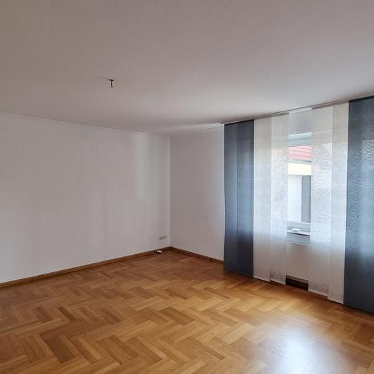 Ruhige Wohnoase mit großer überdachter Terrasse: Blick ins Grüne ohne Gartenarbeit! - Photo 1