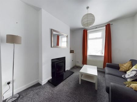 2 bedroom private hall to rent - Photo 2