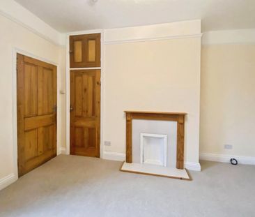 2 bedroom ground floor flat to rent - Photo 2