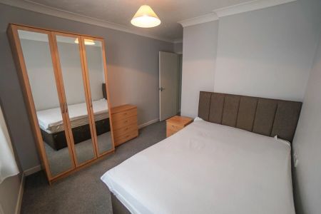 To Rent Terrace Road, Town Centre, Bournemouth, BH2 £1,200 pcm Tenancy Info - Photo 3