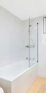 Unfurnished one bedroom apartment - Photo 4