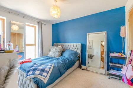 PETERBOROUGH - Photo 3