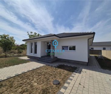 Casă de închiriat în Cetate – 3 dormitoare, 450 mp teren - Fotografie 1