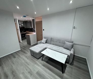 2 bedroom flat to rent - Photo 4