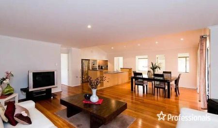 10 Darwinia Loop, Canning Vale WA 6155 - Photo 4