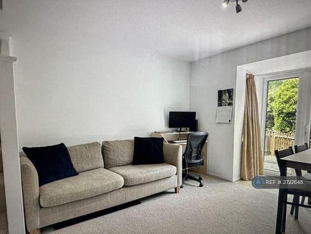 2 bedroom semi-detached house to rent - Photo 4