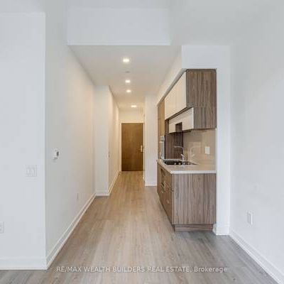 ONE MONTH'S FREE RENT! Feels brand new yonge/eglinton - Photo 4