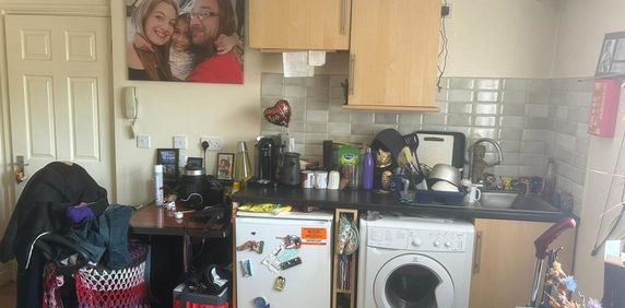 Studio to rent - Photo 2