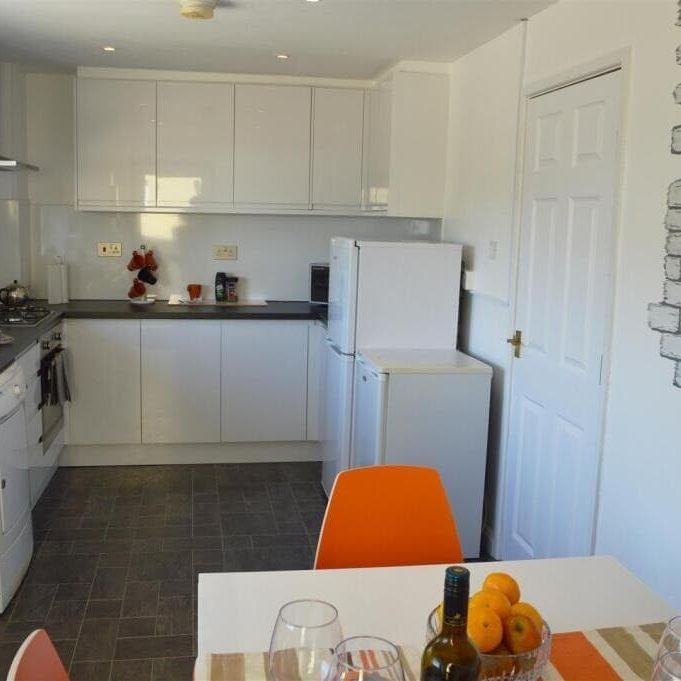 Pen Park Road, Southmead - Photo 1