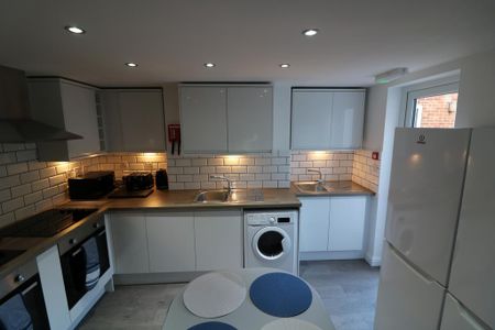 1 bedroom in a house share to rent - Photo 4