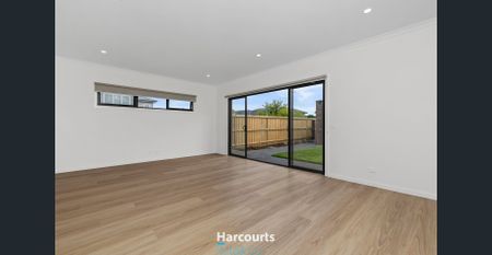 Modern Family Home - Photo 3